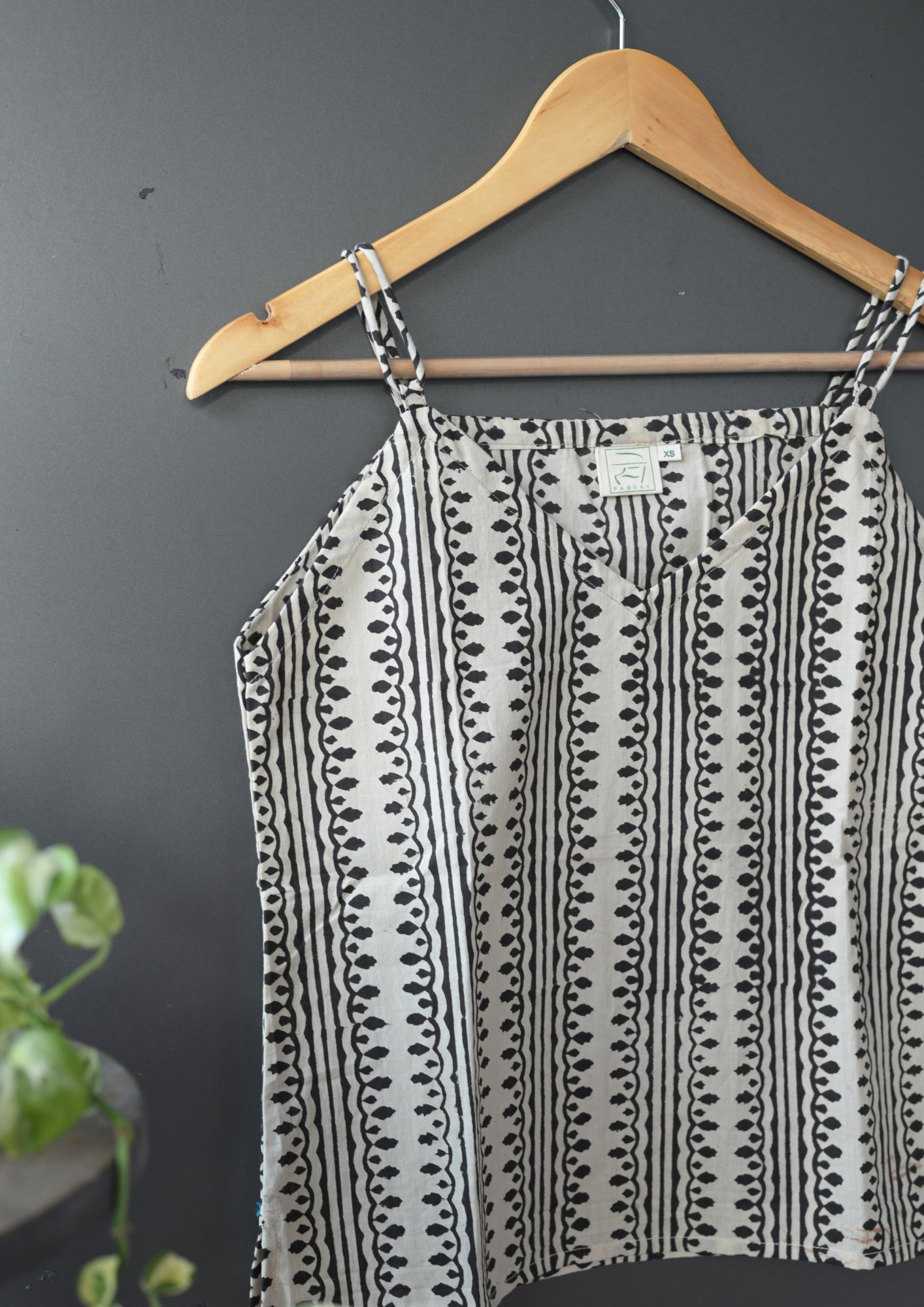 "SPAGHETTI CROP TOP"Offwhite And Black Striped