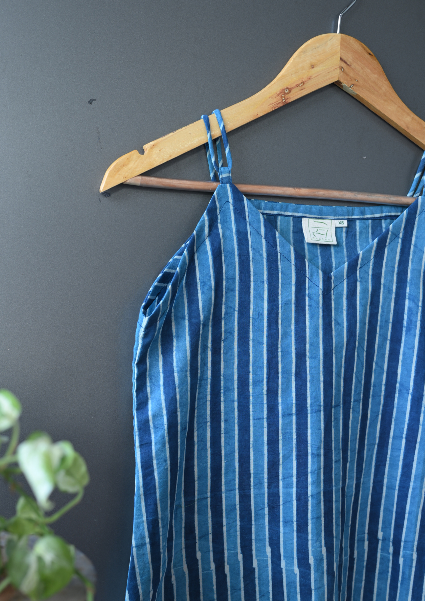 "SPAGHETTI CROP TOP "Indigo Floral Printed