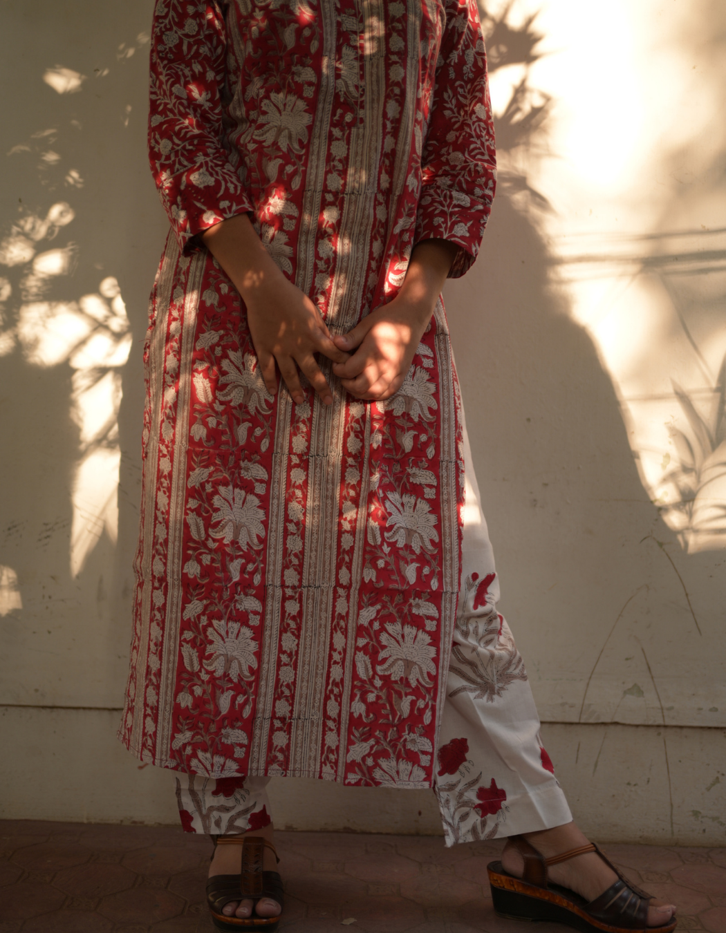 "NIRAM"RED AND WHITE SANGANERI FLORAL PRINTED KURTI SET WITH DUPATTA