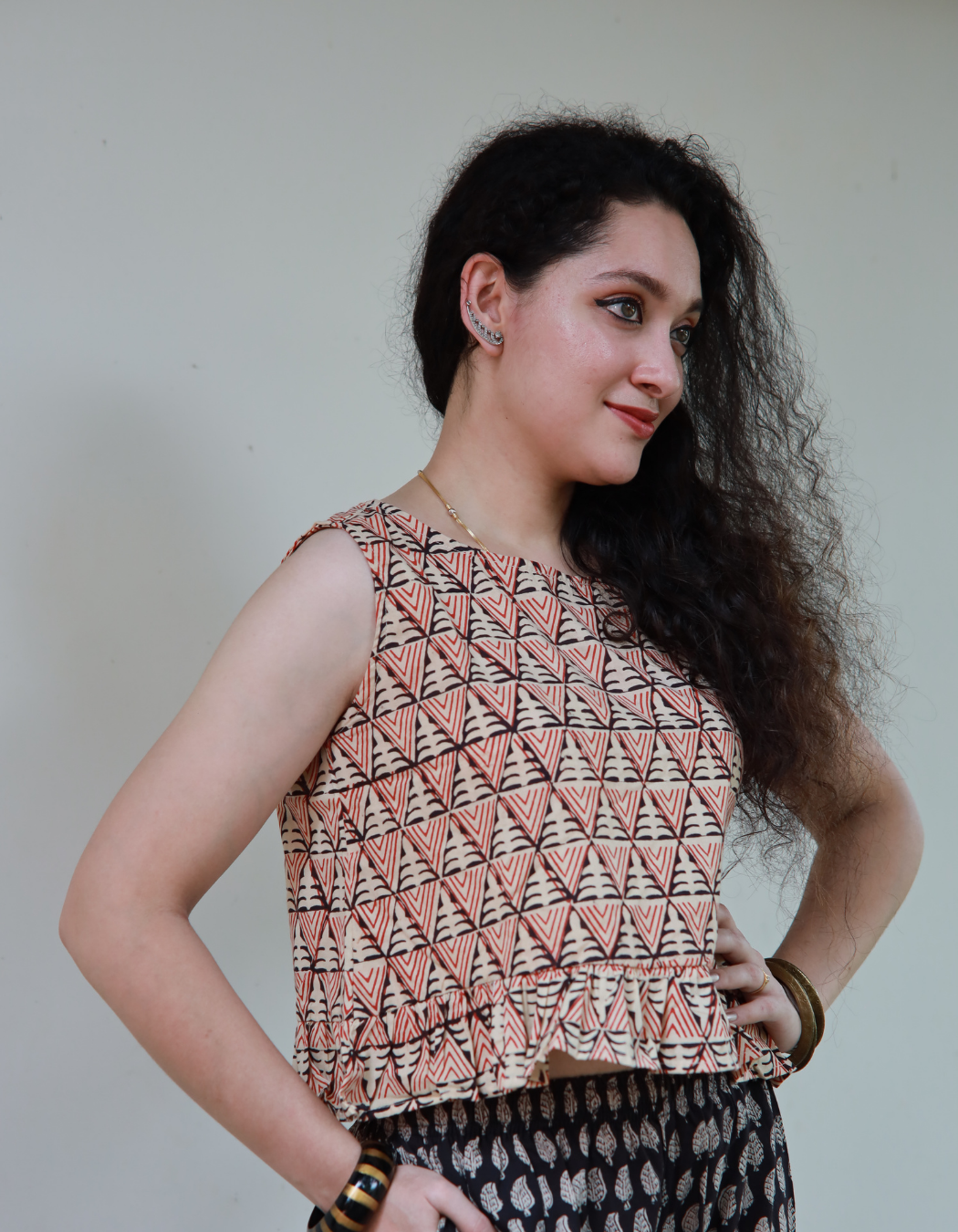 "BOXY CROP TOP" white and blue printed