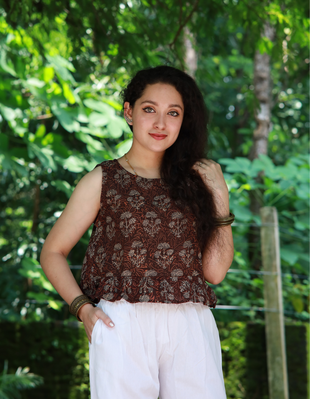 "BOXY CROP TOP" brown printed