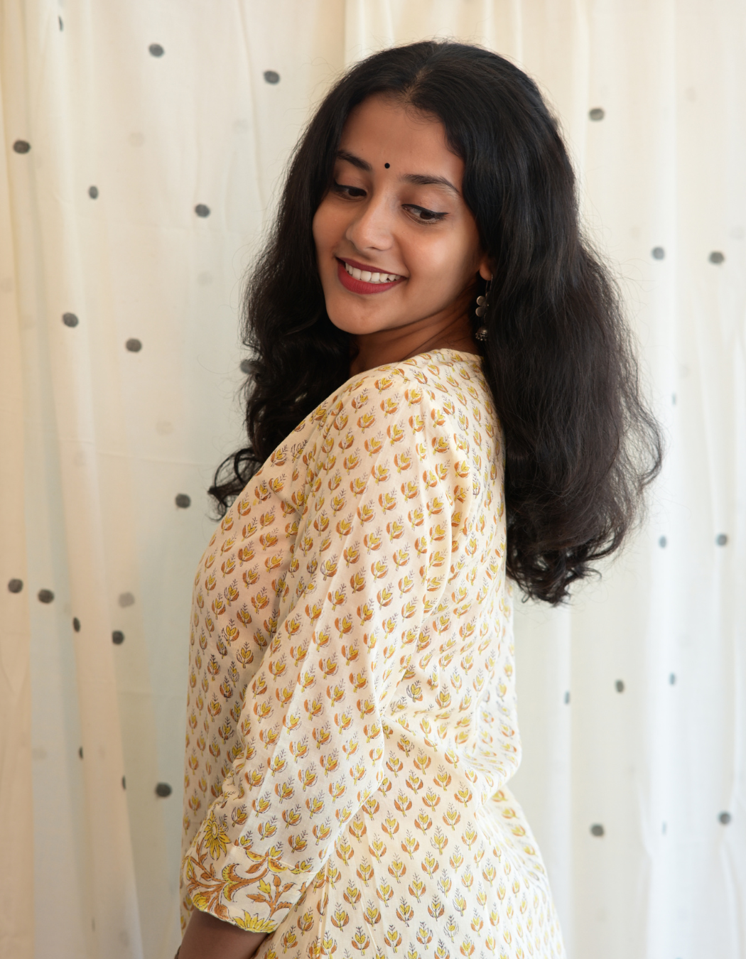 ROOH - CREAM AND LIGHT YELLOW FLORAL SANGANERI PRINTED COTTON CURVD - V NECK KURTI