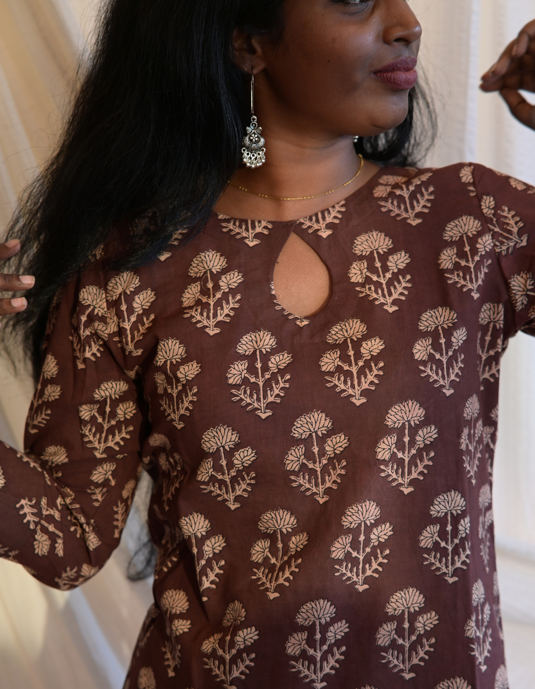 HAWA BROWN BUTTA HANDBLOCK PRINTED KEY HOLE KURTI