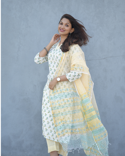 White and Yellow Slub Cotton Paisley Print V Neck Kurti