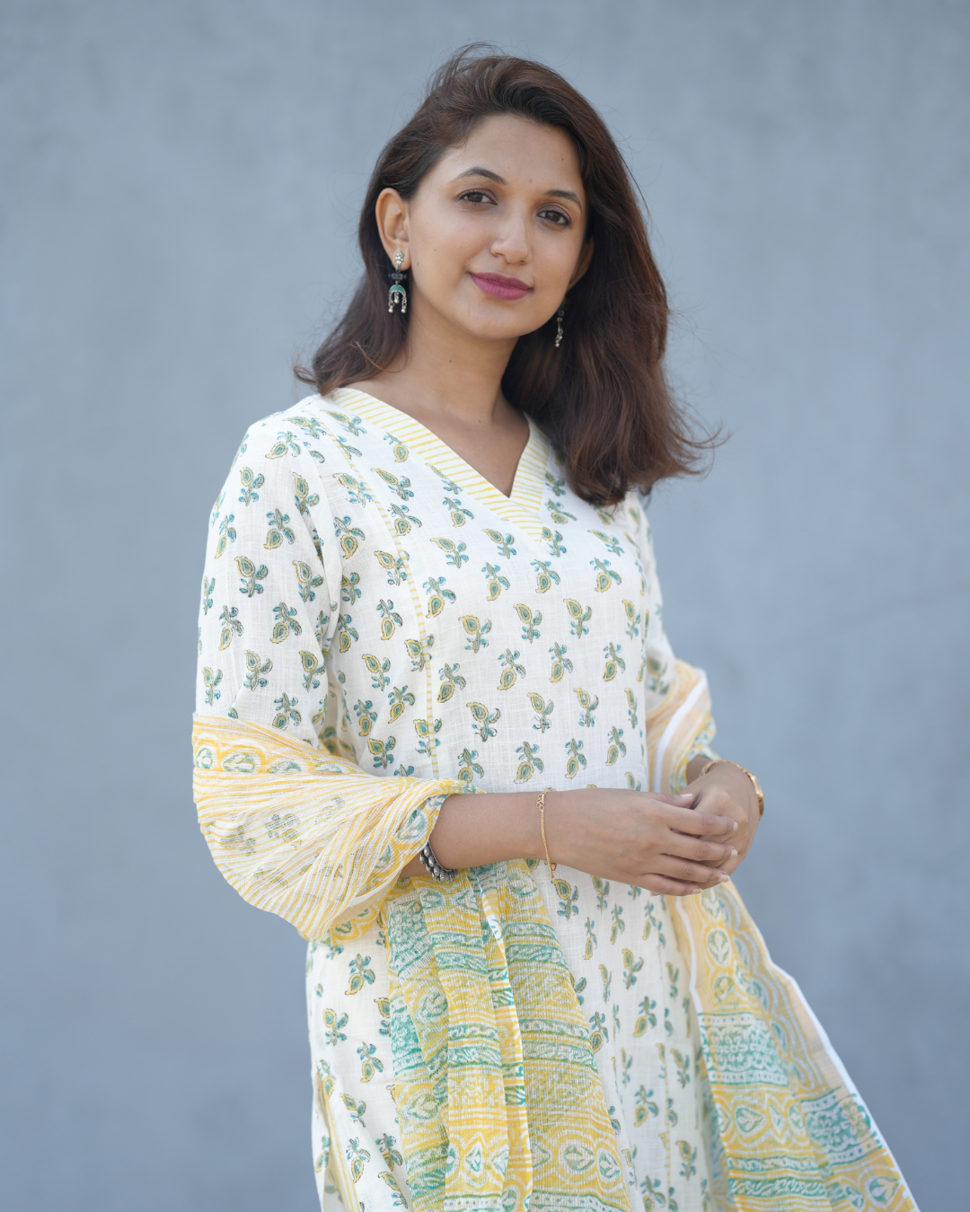 White and Yellow Slub Cotton Paisley Print V Neck Kurti