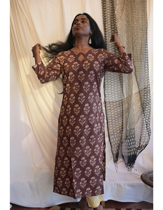 HAWA BROWN BUTTA HANDBLOCK PRINTED KEY HOLE KURTI