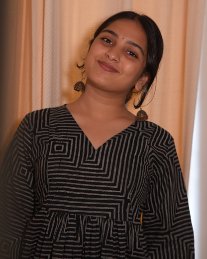 BLACK COTTON GATHERED DRESS