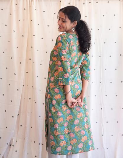 ROOH - TEAL GREEN FLORAL SANGANERI PRINTED COTTON CURVD -V NECK KURTI