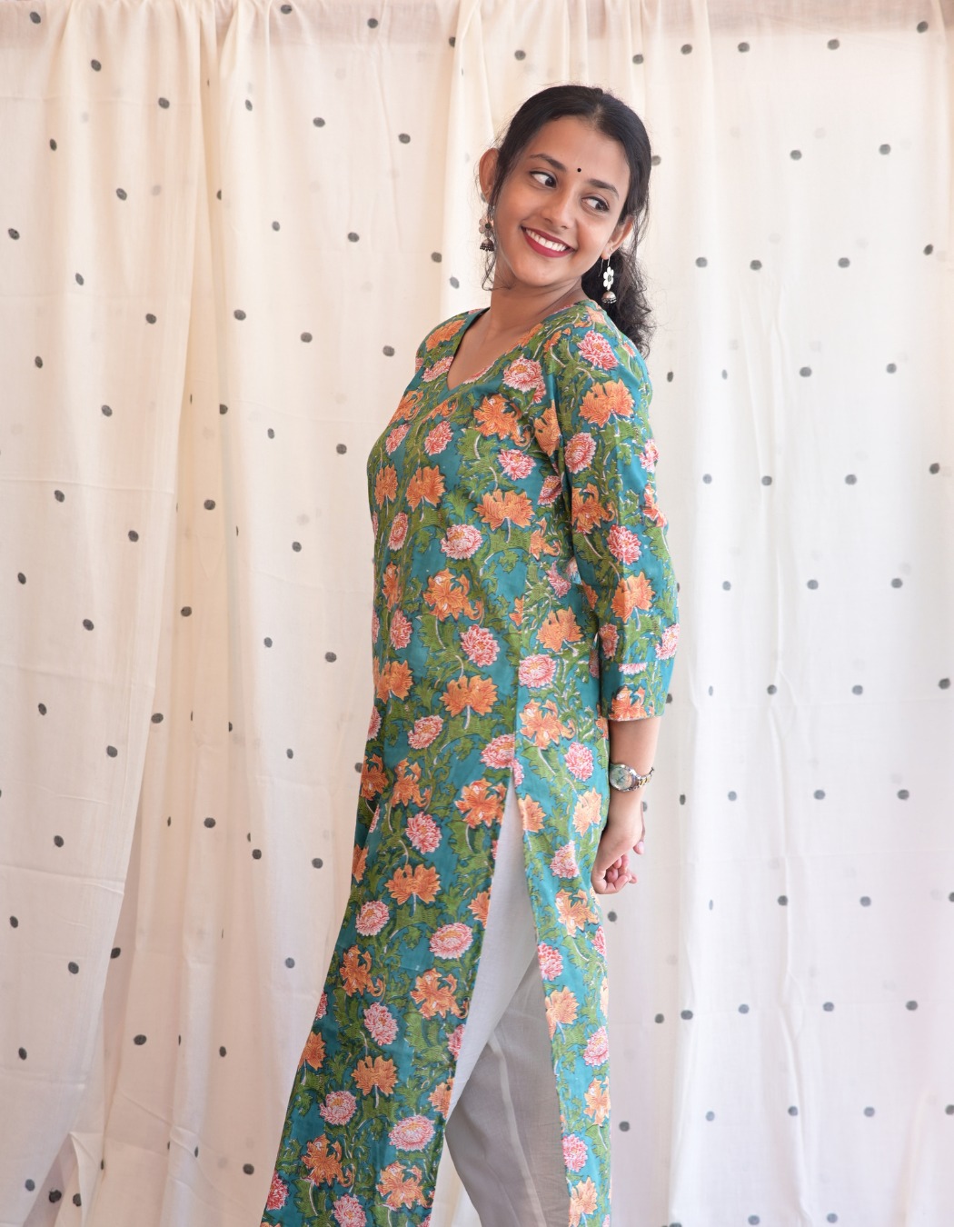 ROOH - TEAL GREEN FLORAL SANGANERI PRINTED COTTON CURVD -V NECK KURTI