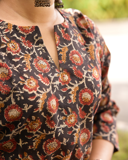 LEHRAA - Black Florale Handblock Printed Slit Neck Kurti