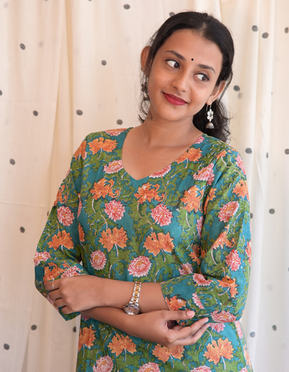 ROOH - TEAL GREEN FLORAL SANGANERI PRINTED COTTON CURVD -V NECK KURTI