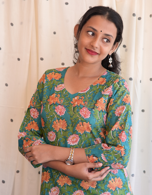 ROOH - TEAL GREEN FLORAL SANGANERI PRINTED COTTON CURVD -V NECK KURTI