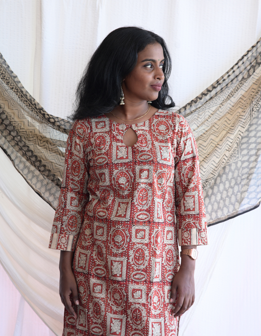 HAWA RED HANDBLOCK PRINTED BUTTA KEY HOLE KURTI