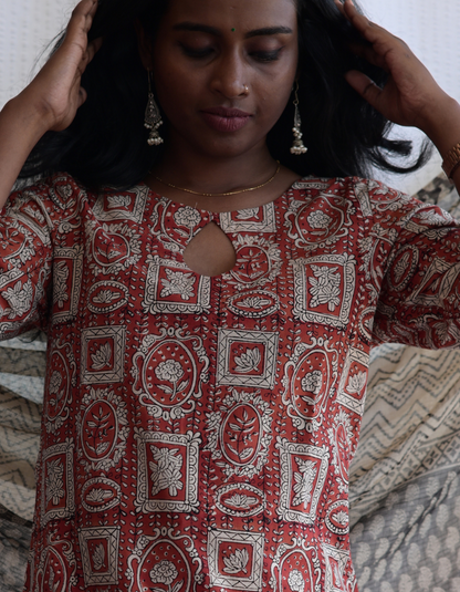 HAWA RED HANDBLOCK PRINTED BUTTA KEY HOLE KURTI