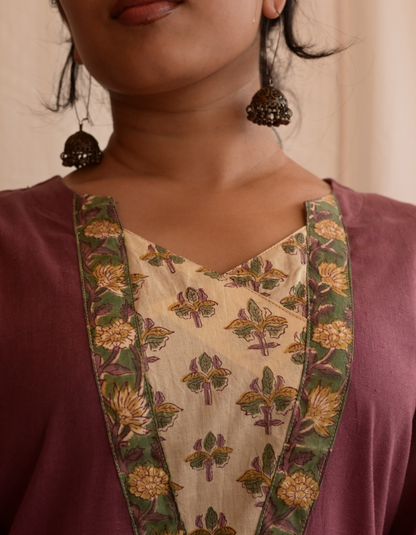 "TARA" ONION PINK BASE AND  BEIGE GREEN  HAND BLOCK PRINTED PATCH KURTI