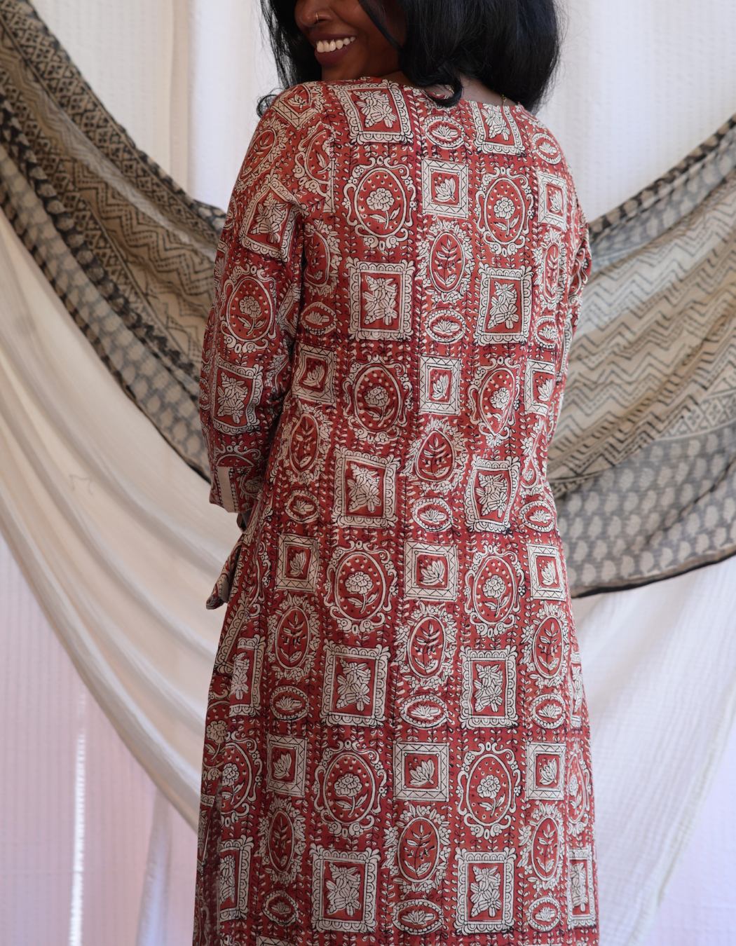 HAWA RED HANDBLOCK PRINTED BUTTA KEY HOLE KURTI