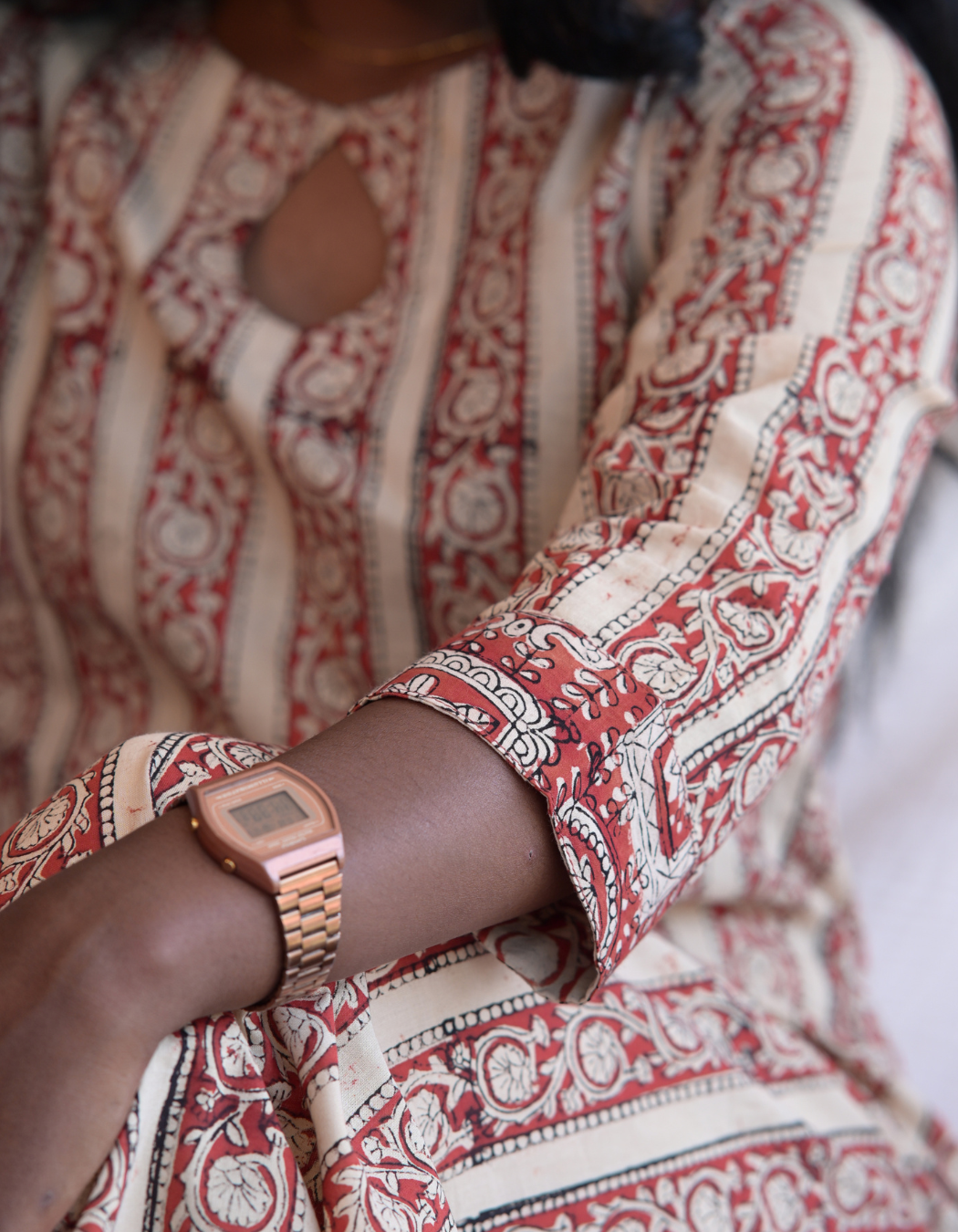 HAWA RED AND BEIGE HANDBLOCK PRINTED BUTTA KEY HOLE KURTI