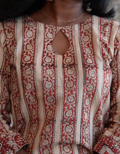 HAWA RED AND BEIGE HANDBLOCK PRINTED BUTTA KEY HOLE KURTI