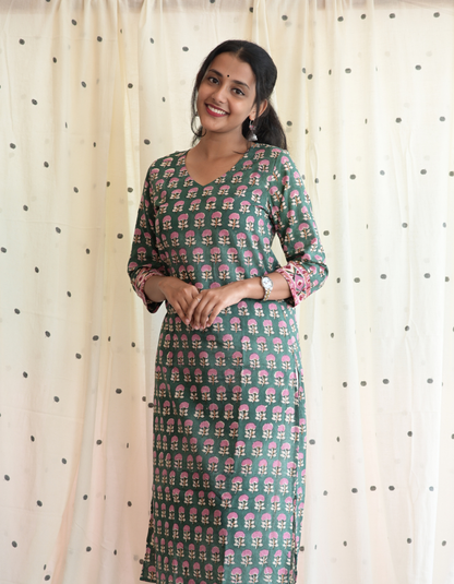 ROOH - GREEN FLORAL SANGANERI PRINTED COTTON  CURVD -V NECK KURTI