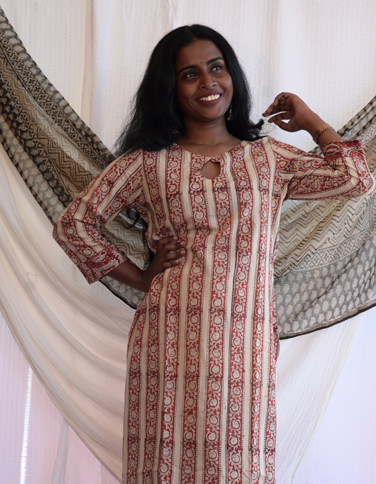 HAWA RED AND BEIGE HANDBLOCK PRINTED BUTTA KEY HOLE KURTI