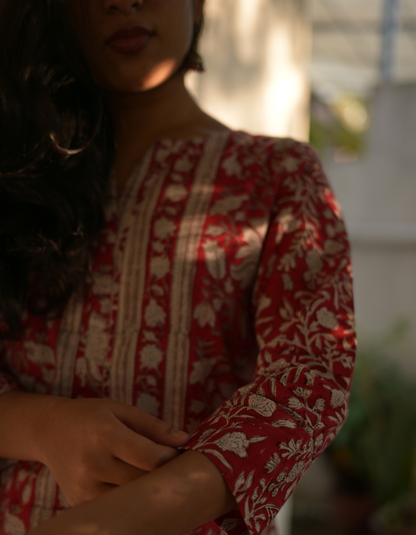 RED AND WHITE SANGANERI FLORAL PRINTED KURTI SET WITH DUPATTA