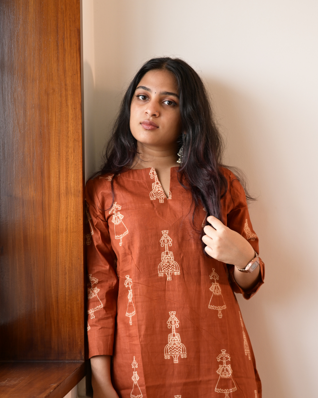 LEHRAA-Brick Orange Warli Printed Slit Neck Kurti