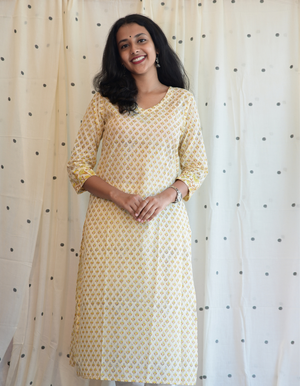 ROOH - CREAM AND LIGHT YELLOW FLORAL SANGANERI PRINTED COTTON CURVD - V NECK KURTI