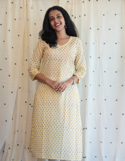 ROOH - CREAM AND LIGHT YELLOW FLORAL SANGANERI PRINTED COTTON CURVD - V NECK KURTI