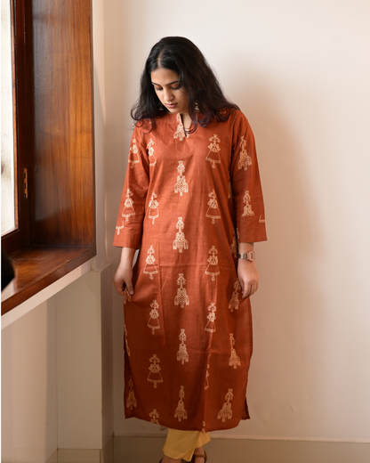 LEHRAA-Brick Orange Warli Printed Slit Neck Kurti