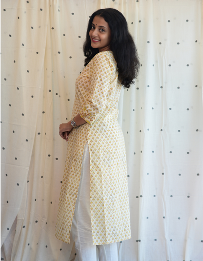 ROOH - CREAM AND LIGHT YELLOW FLORAL SANGANERI PRINTED COTTON CURVD - V NECK KURTI