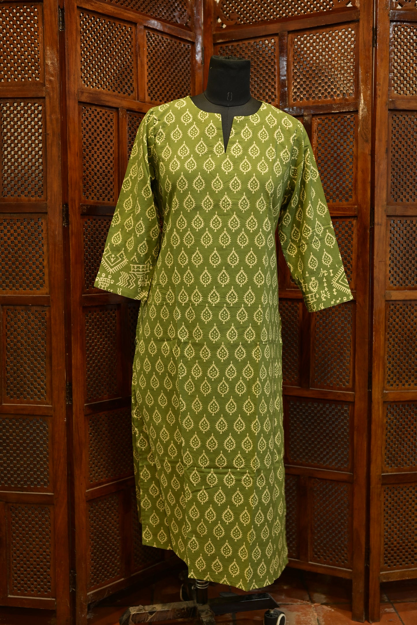 LEHRAA -Green Block Printed Slit Neck Kurti