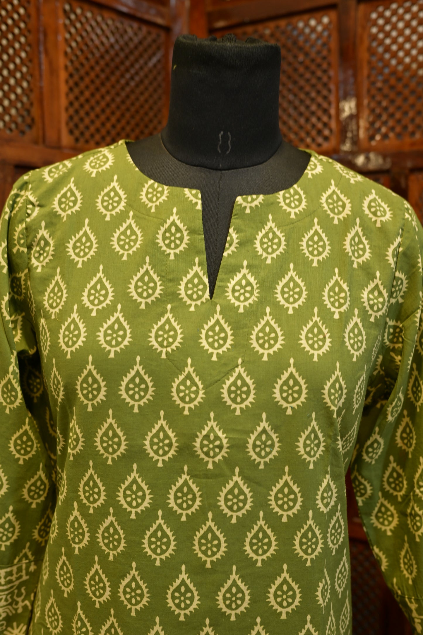 LEHRAA -Green Block Printed Slit Neck Kurti