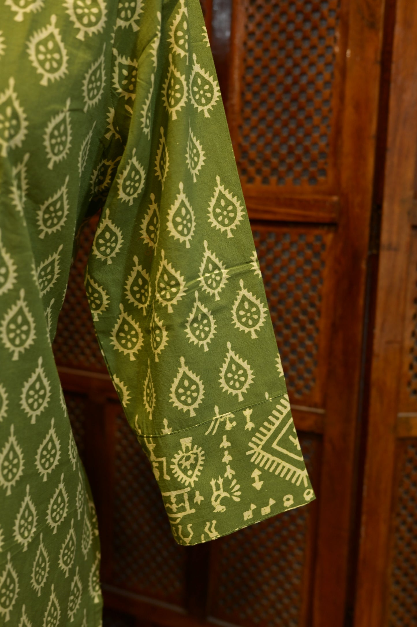 LEHRAA -Green Block Printed Slit Neck Kurti