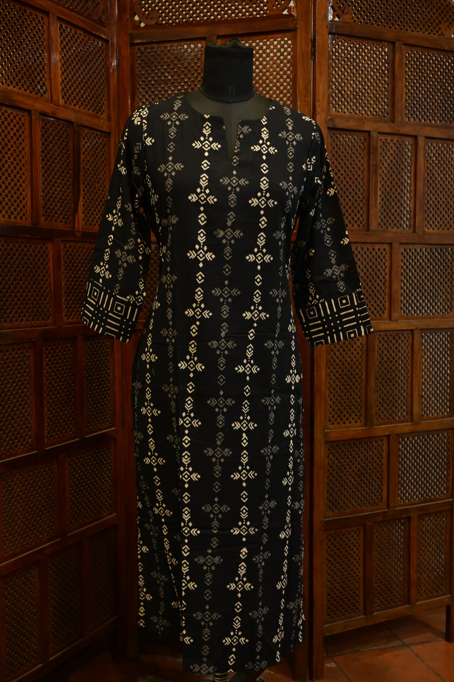LEHRAA - Black Hand  Block printed Cotton Kurti