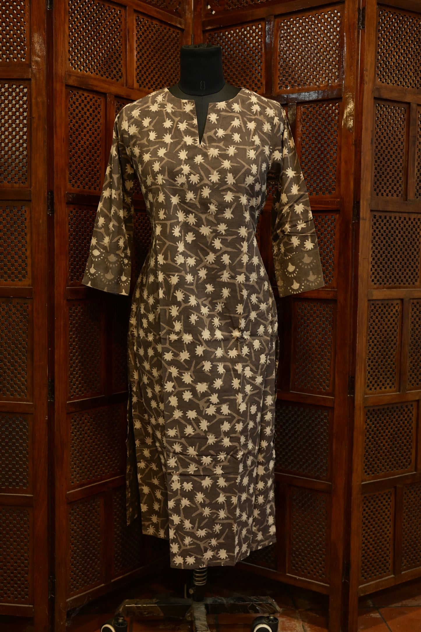 LEHRAA - Grey and white Dabu Block Printed Cotton Slit Neck Kurti