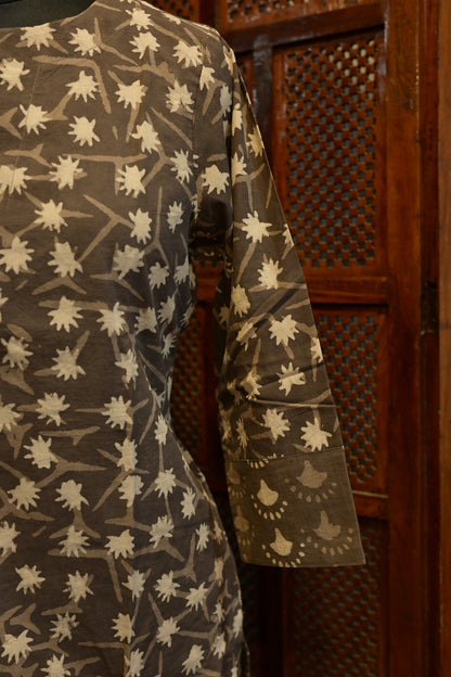 LEHRAA - Grey and white Dabu Block Printed Cotton Slit Neck Kurti