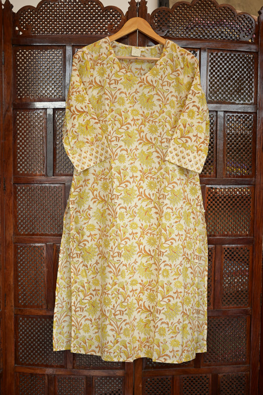 ROOH - CREAM AND LIGHT YELLOW FLORAL SANGANERI PRINTED COTTON CURVD - V NECK KURTI