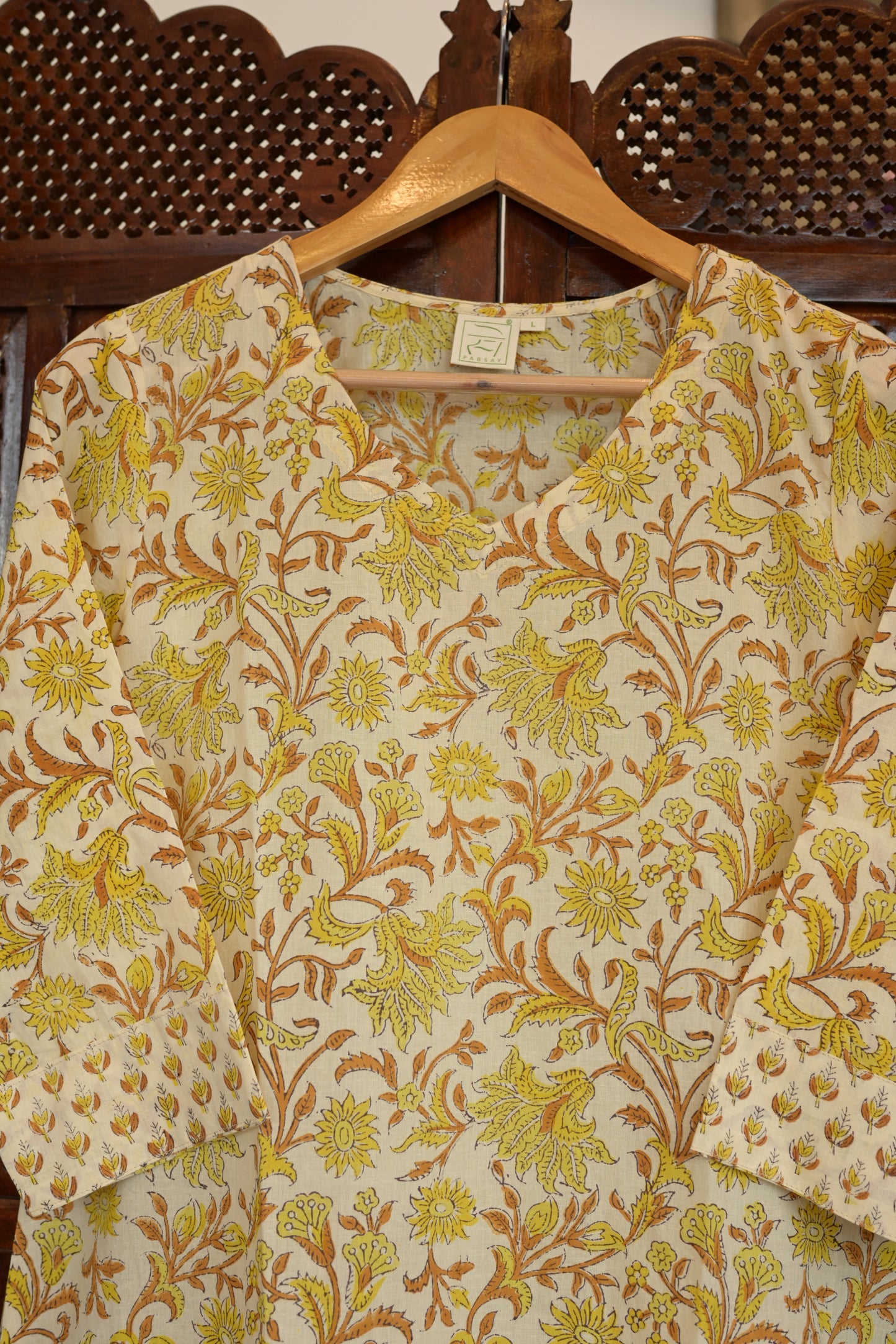 ROOH - CREAM AND LIGHT YELLOW FLORAL SANGANERI PRINTED COTTON CURVD - V NECK KURTI